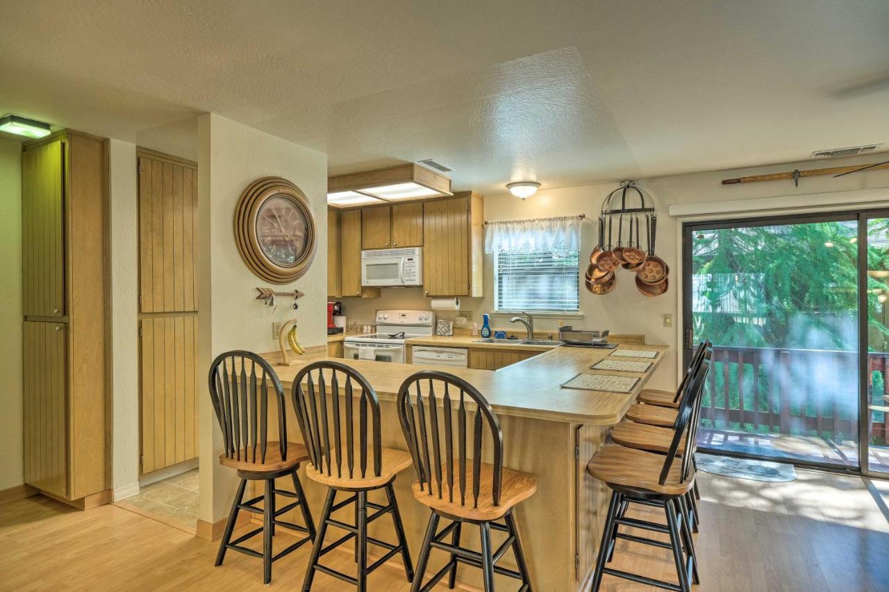 Pine Mountain Haven With Spacious Deck! Hébergement de vacances Groveland
